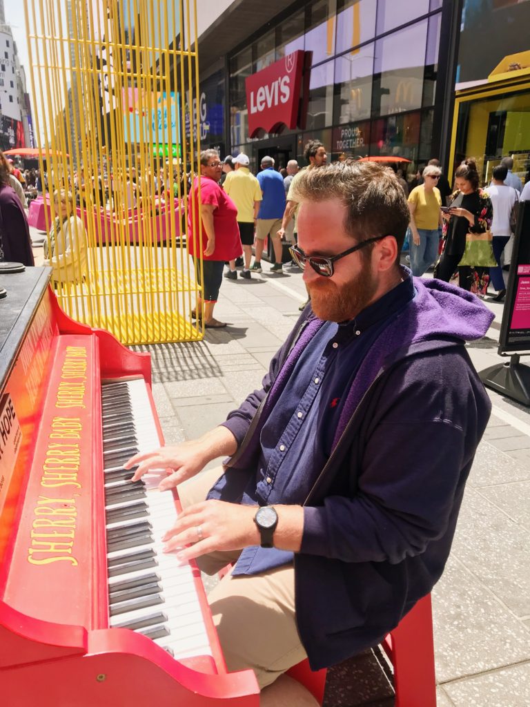 eric pendergrass playing piano in times square