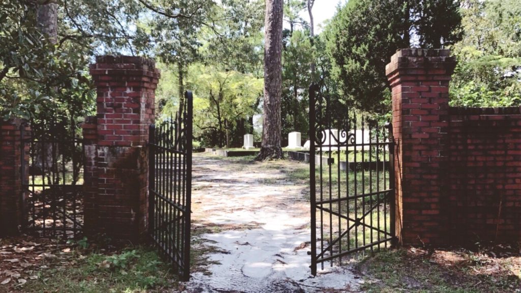 Airlie Gardens graveyard